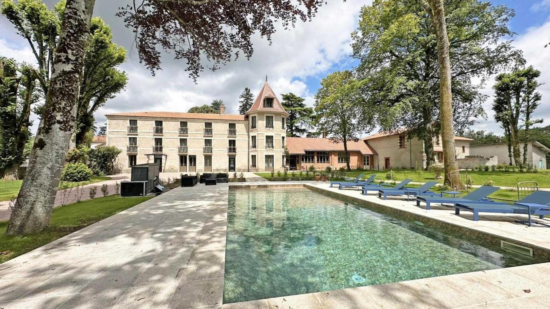 Bed and Breakfast Le Manoir Des Perrieres à Rochechouart Extérieur photo