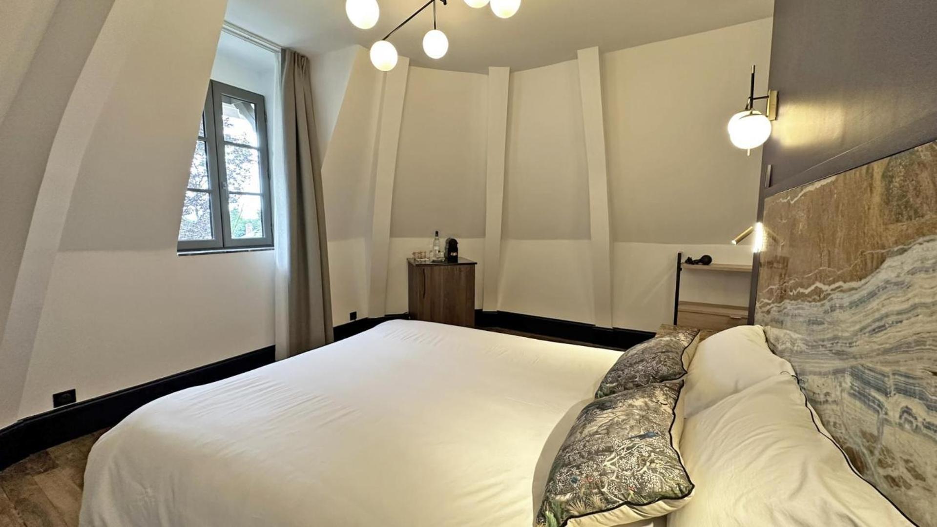 Bed and Breakfast Le Manoir Des Perrieres à Rochechouart Extérieur photo
